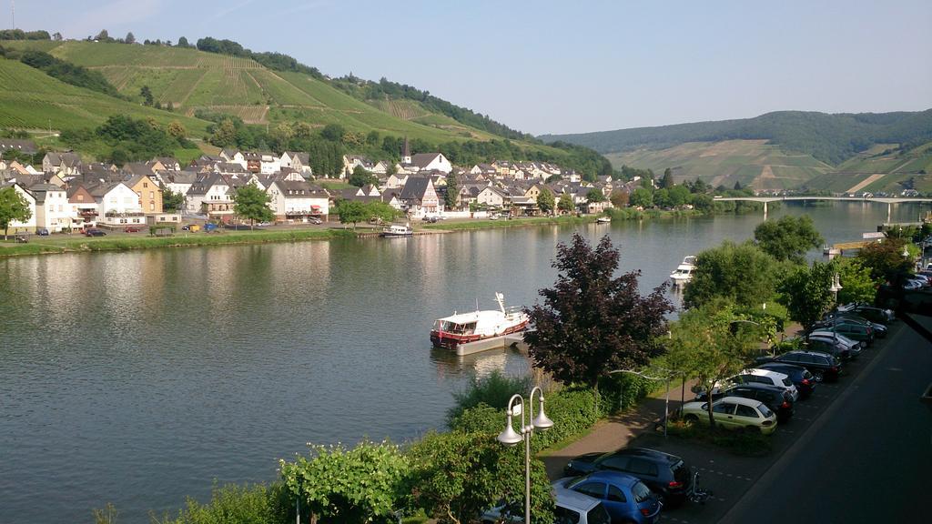 Mosel View Apartment Zell an der Mosel Luaran gambar